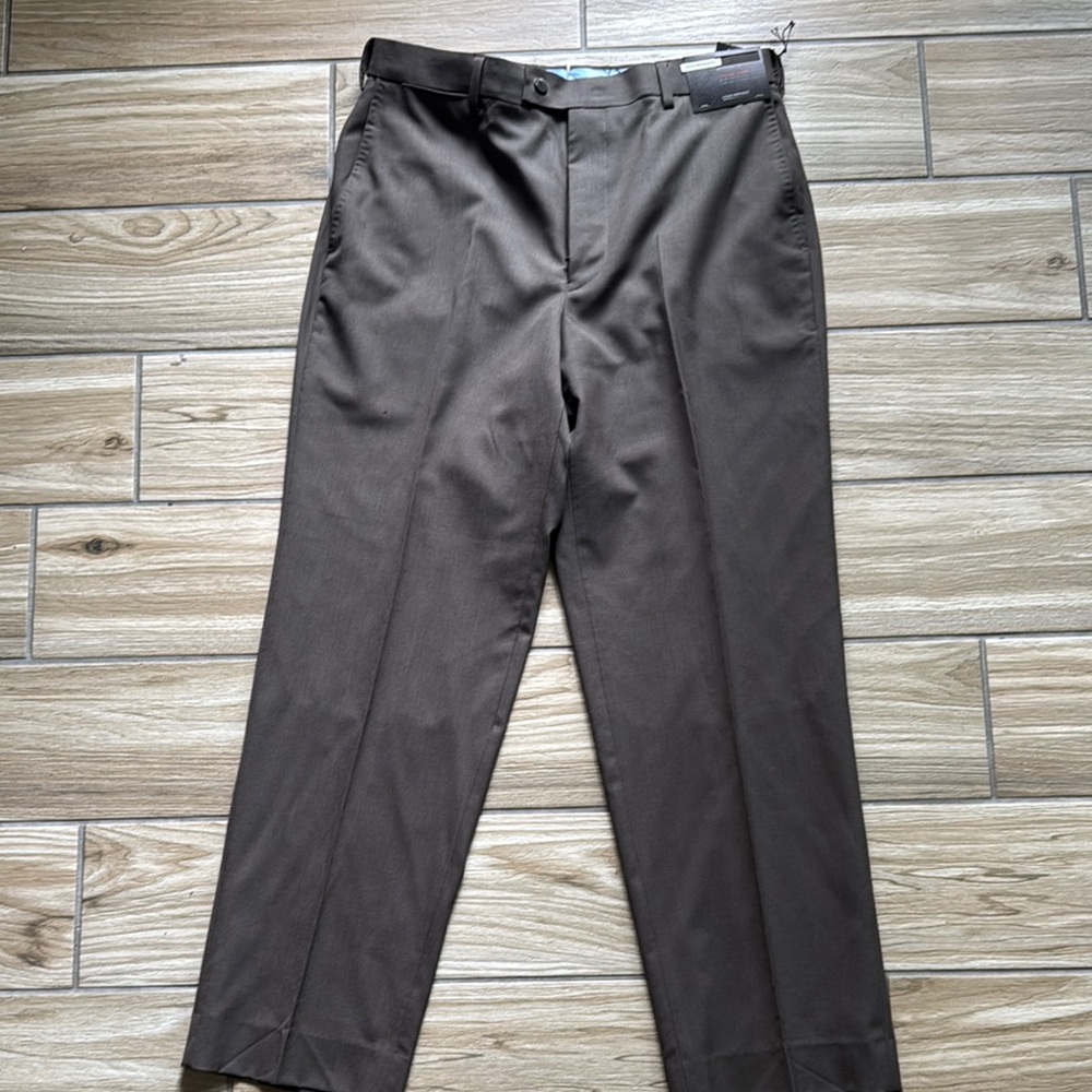 Louis Raphael Brown Dress Pants with Classic Straight-Leg Cut